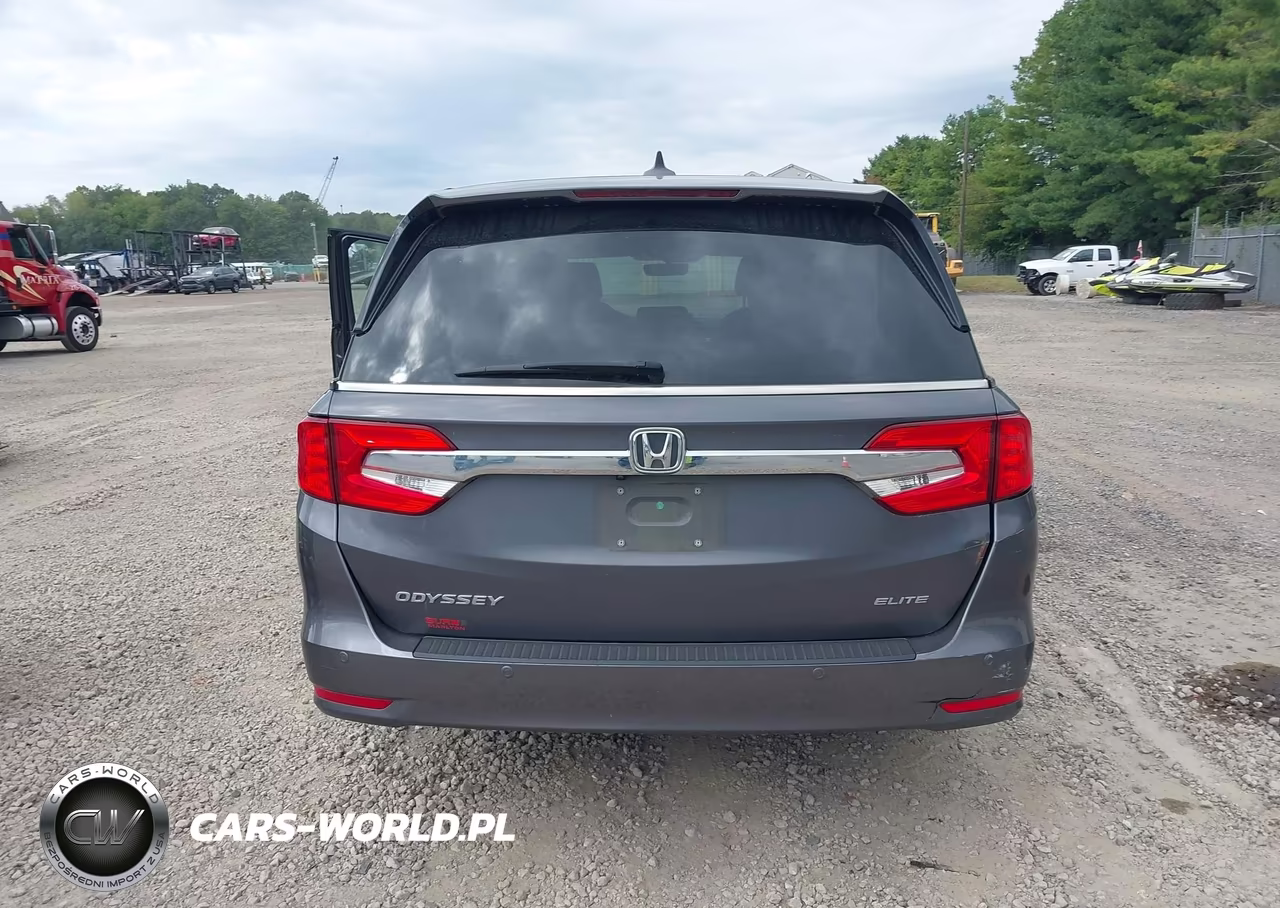 2018 Honda Odyssey Elite VIN:5FNRL6H91JB089536 - 16