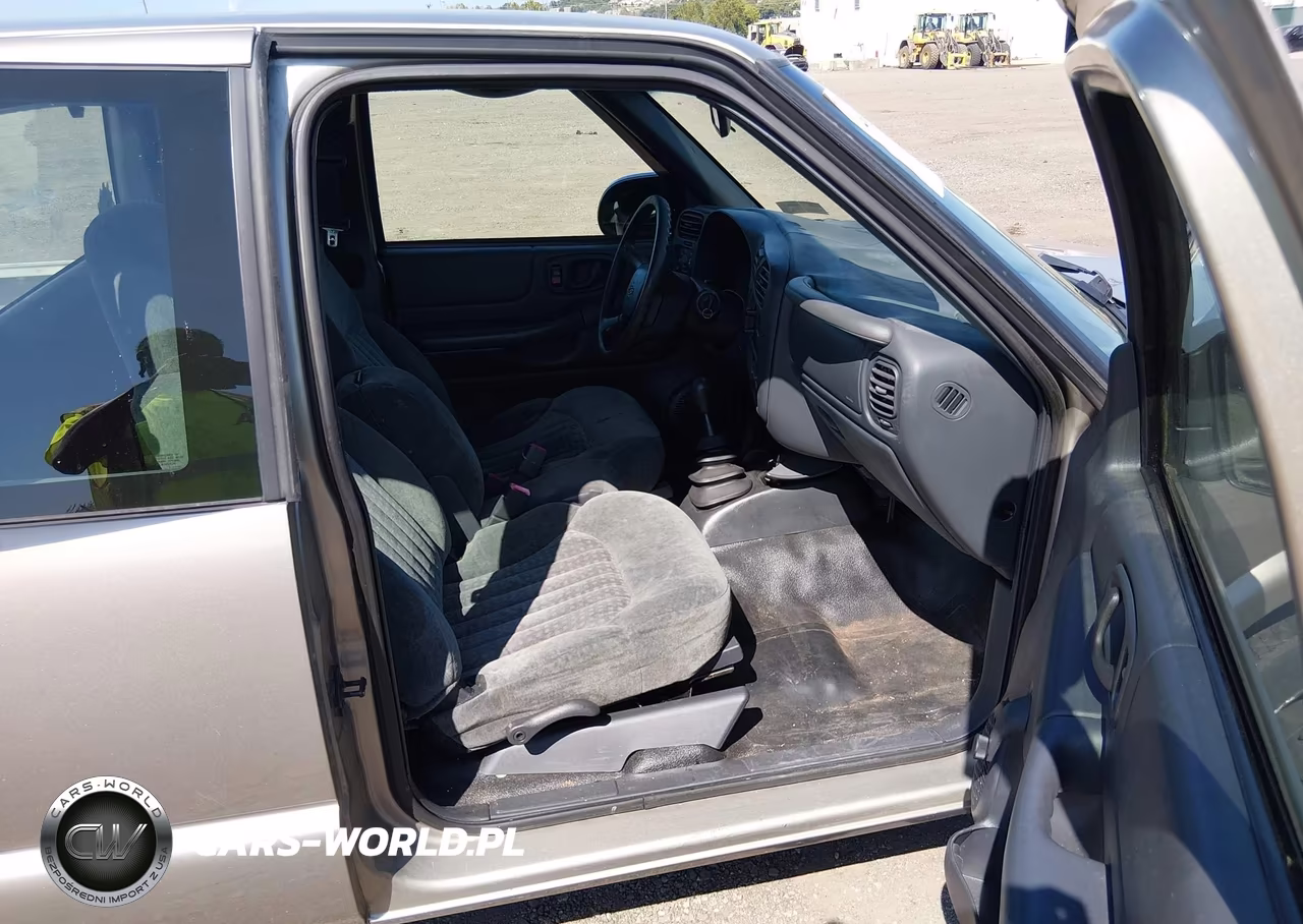 2002 Chevrolet S-10 VIN:1GCCS195128169895 - 5
