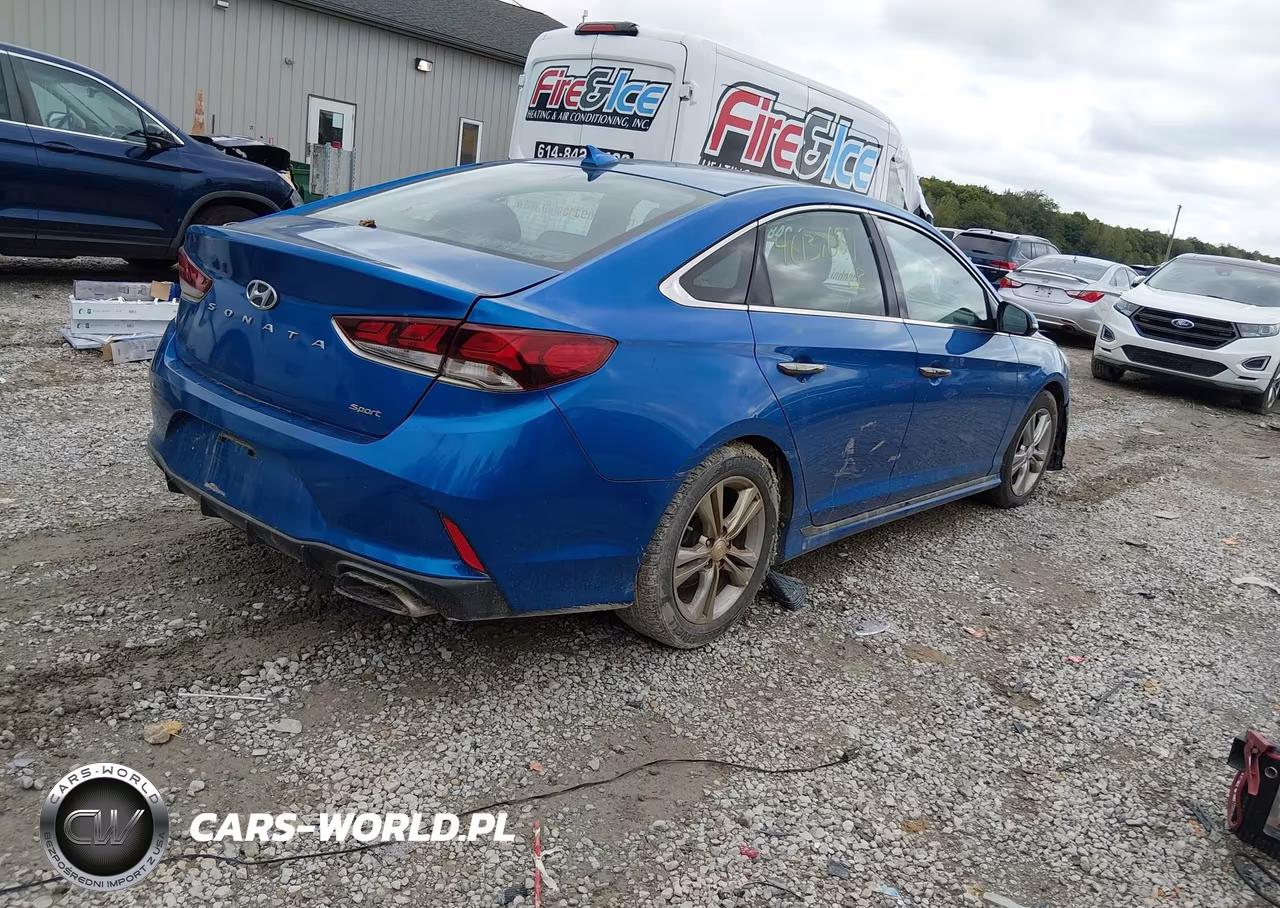 2018 Hyundai Sonata Sport VIN:5NPE34AF8JH646463 - 4