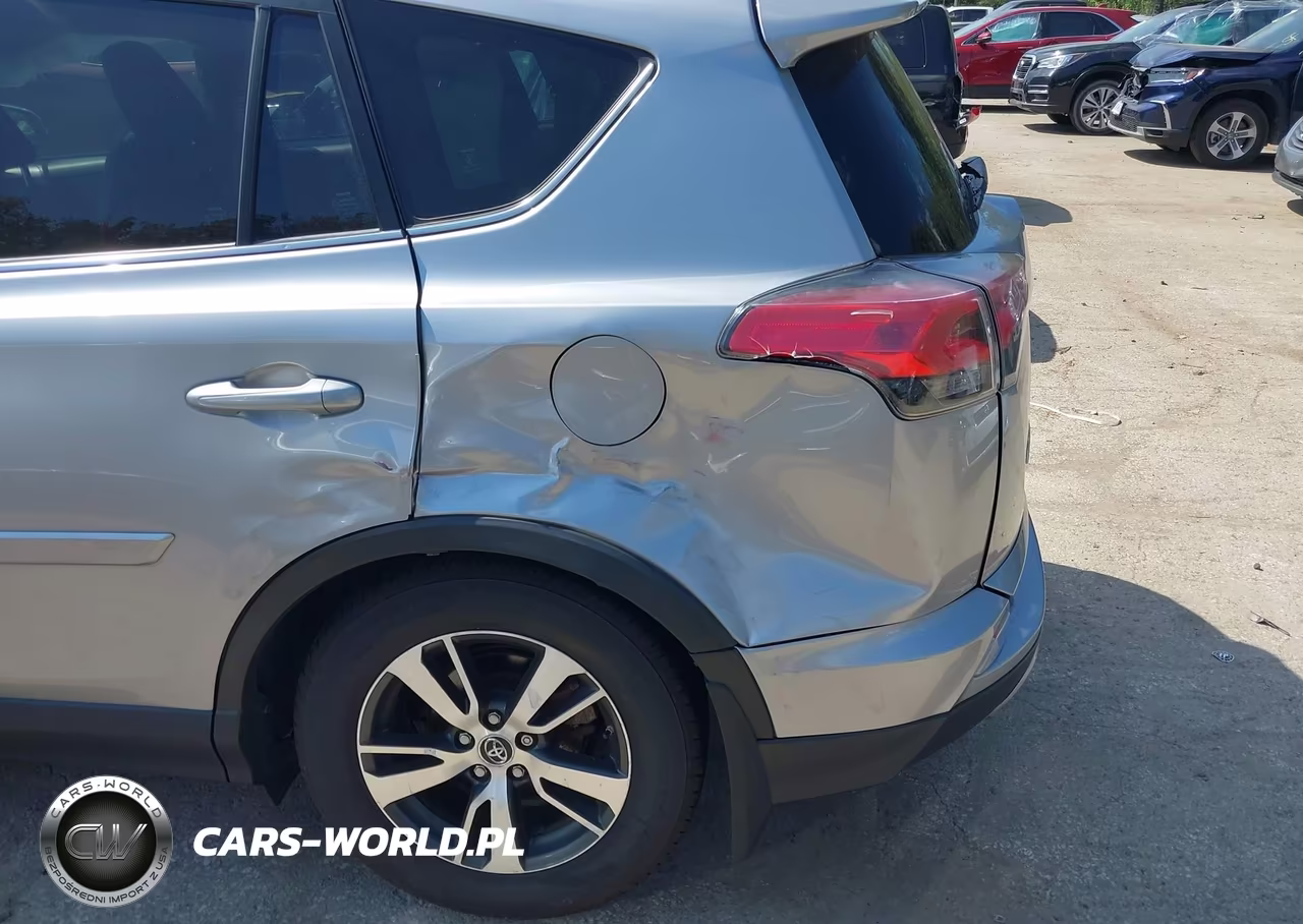 2018 Toyota Rav4 Xle VIN:JTMRFREV0JJ227814 - 17