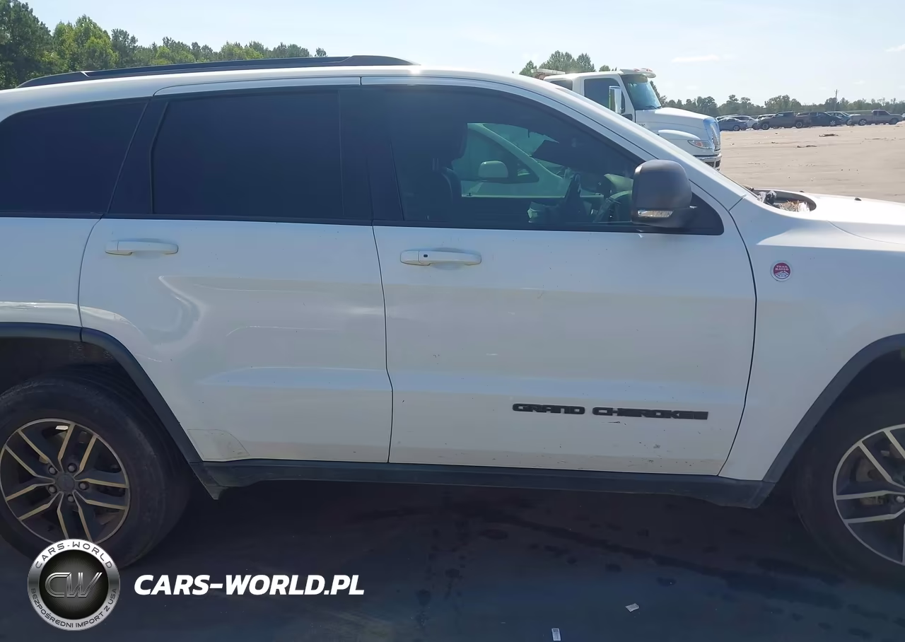 2020 Jeep Grand Cherokee Trailhawk 4X4 VIN:1C4RJFLG8LC116713 - 14