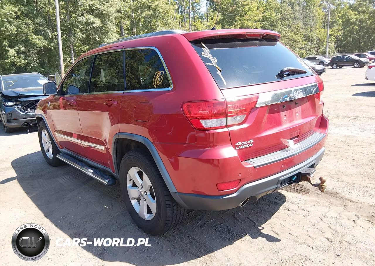 2011 Jeep Grand Cherokee Laredo VIN:1J4RR4GT1BC590838 - 3