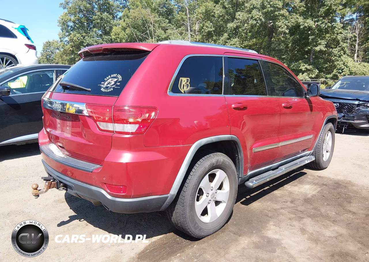 2011 Jeep Grand Cherokee Laredo VIN:1J4RR4GT1BC590838 - 4