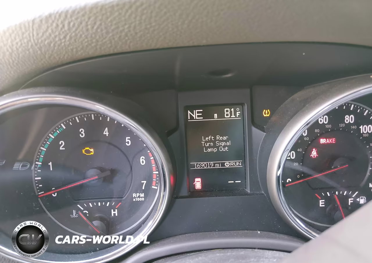 2011 Jeep Grand Cherokee Laredo VIN:1J4RR4GT1BC590838 - 7