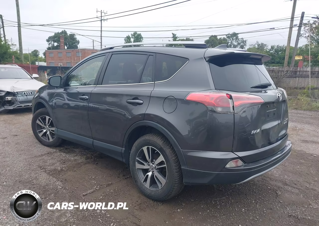 2018 Toyota Rav4 Xle VIN:JTMRFREV4JJ228111 - 3