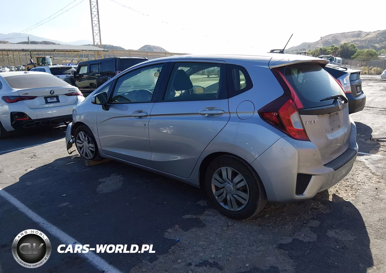 2015 Honda Fit Lx VIN:3HGGK5H5XFM748736 - 3