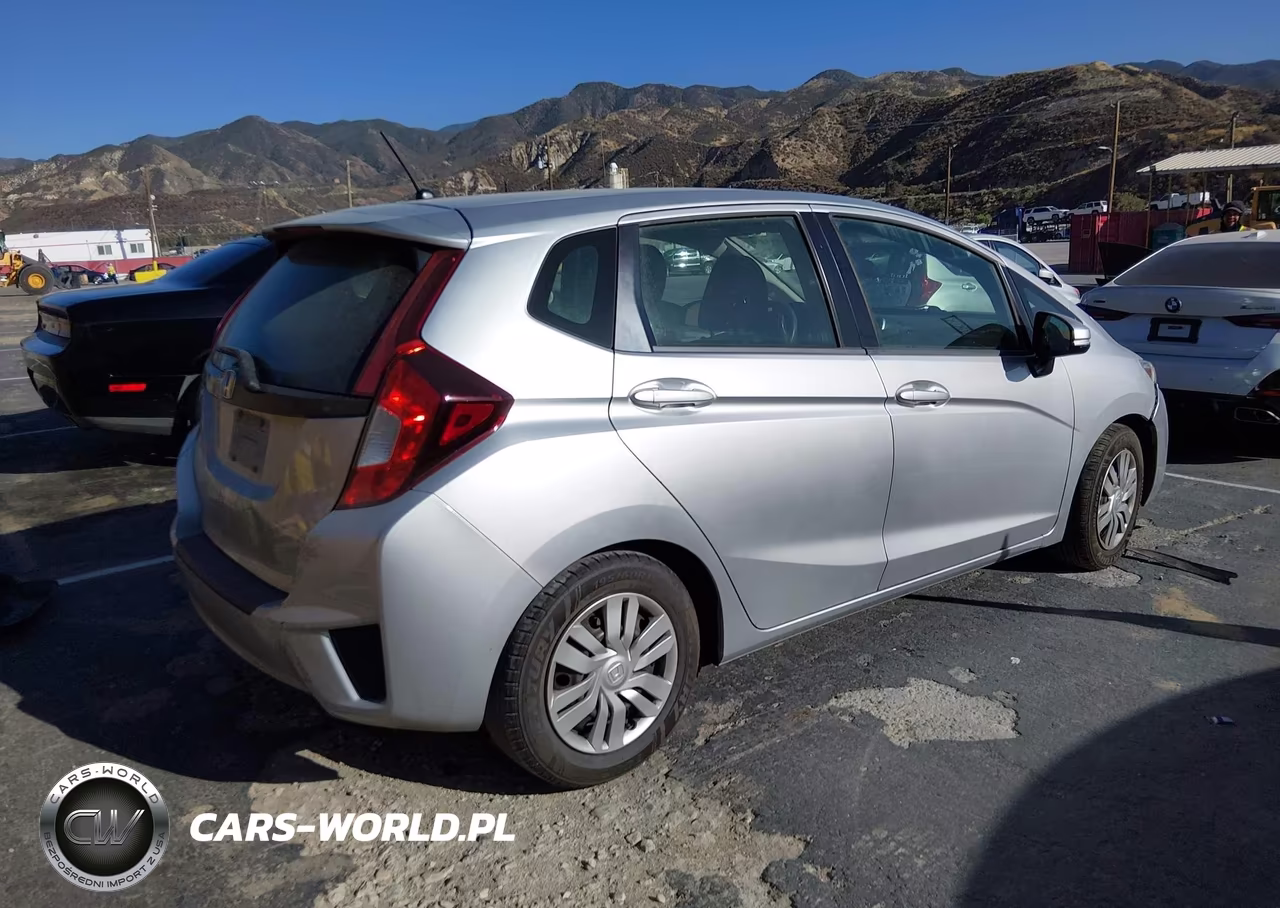 2015 Honda Fit Lx VIN:3HGGK5H5XFM748736 - 4
