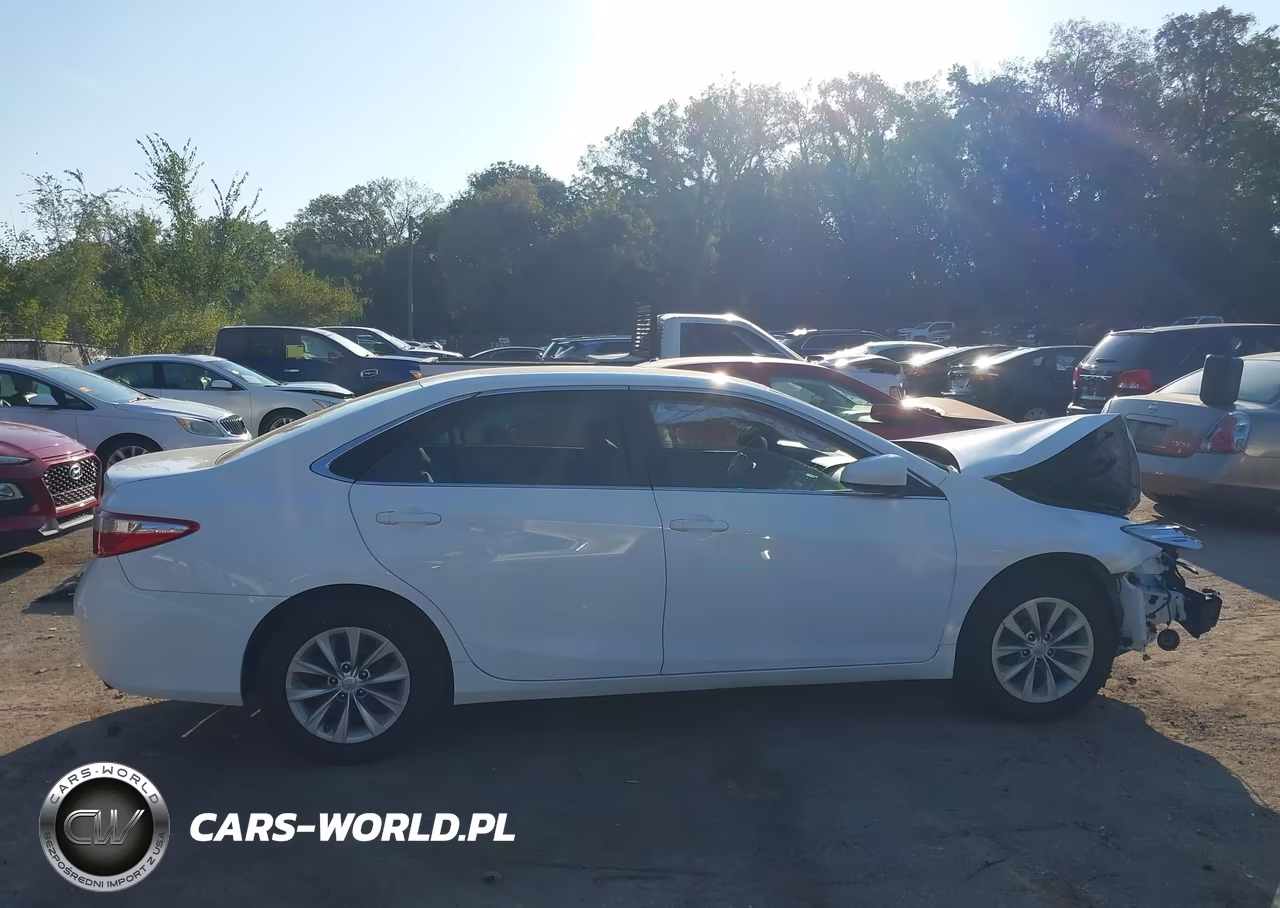 2017 Toyota Camry Le VIN:4T1BF1FK9HU343928 - 14