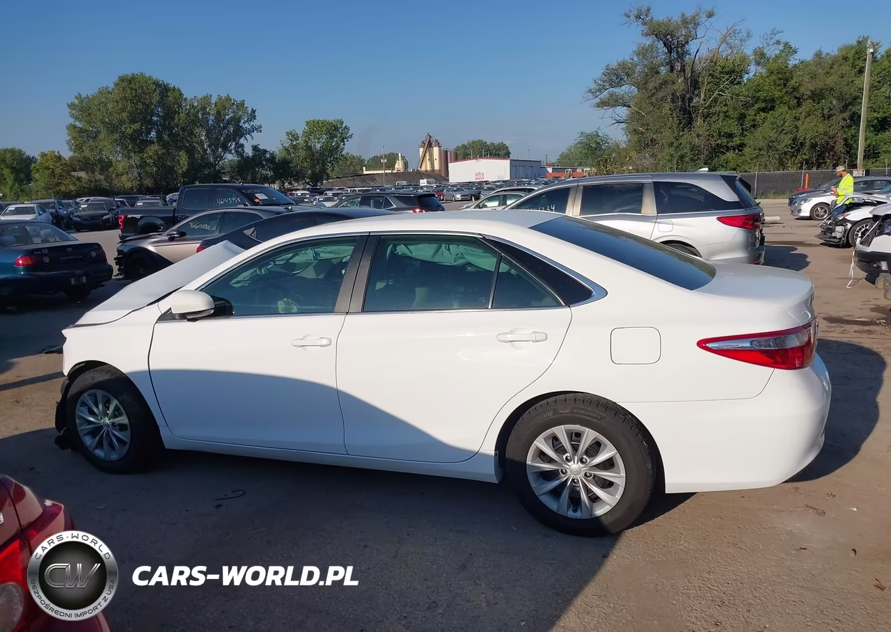 2017 Toyota Camry Le VIN:4T1BF1FK9HU343928 - 15