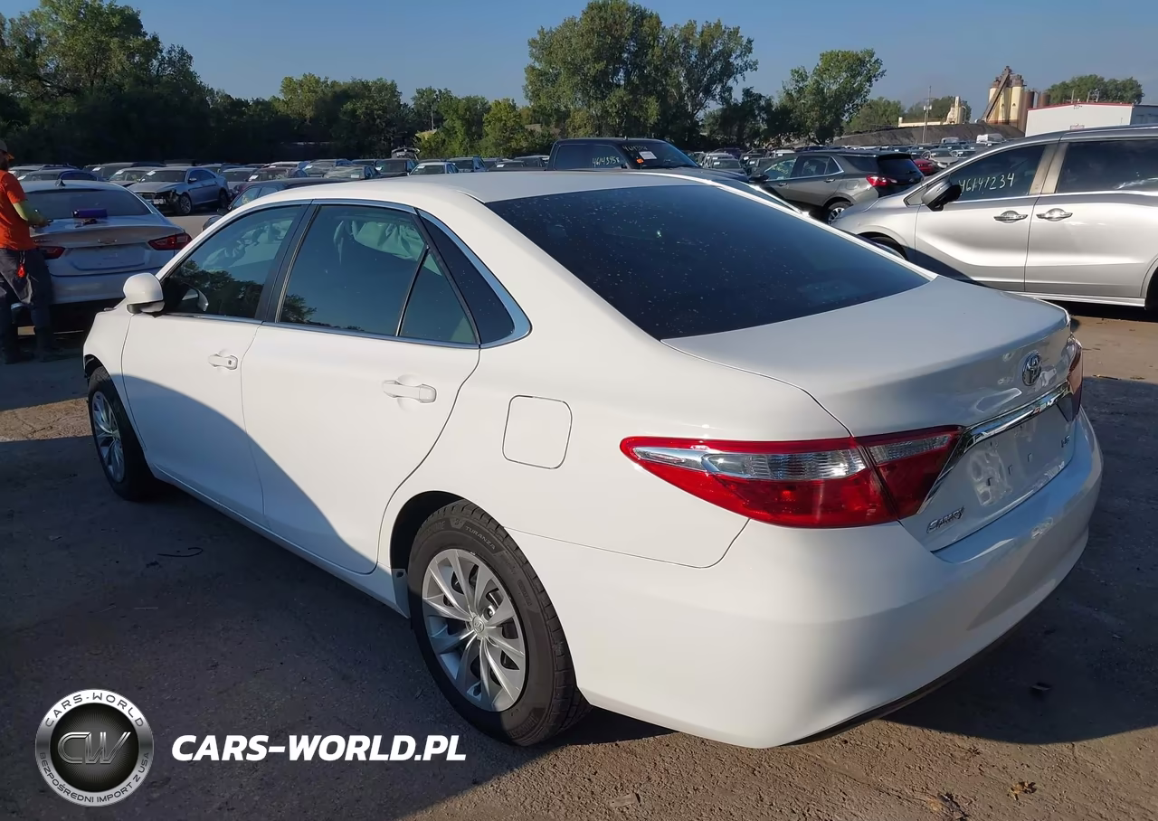 2017 Toyota Camry Le VIN:4T1BF1FK9HU343928 - 3