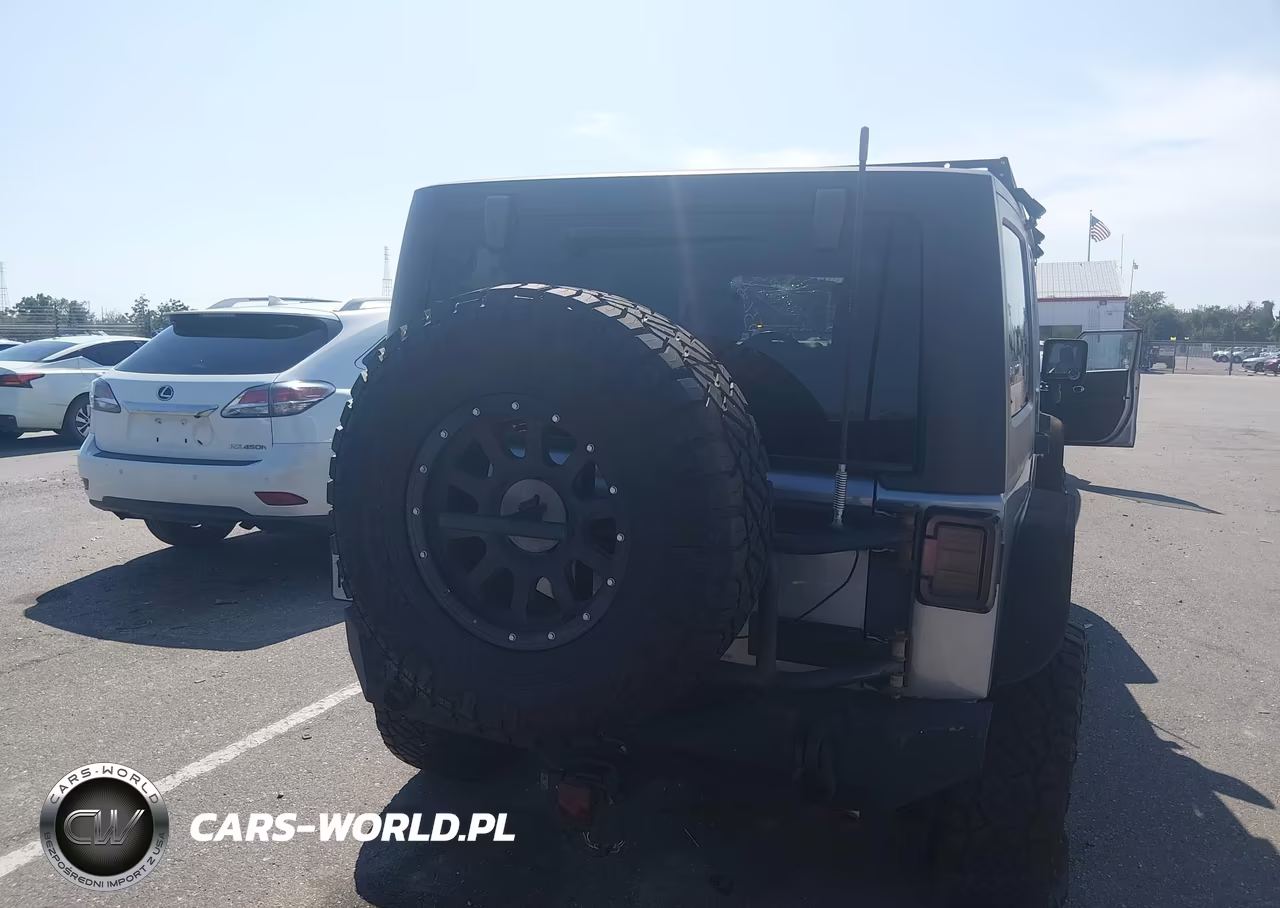 2015 Jeep Wrangler Unlimited Sport VIN:1C4BJWDG4FL510181 - 16