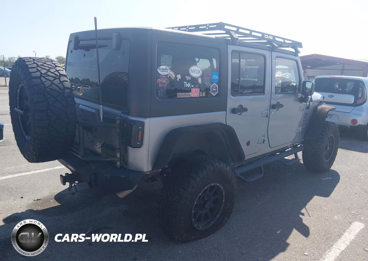2015 Jeep Wrangler Unlimited Sport VIN:1C4BJWDG4FL510181 - 4