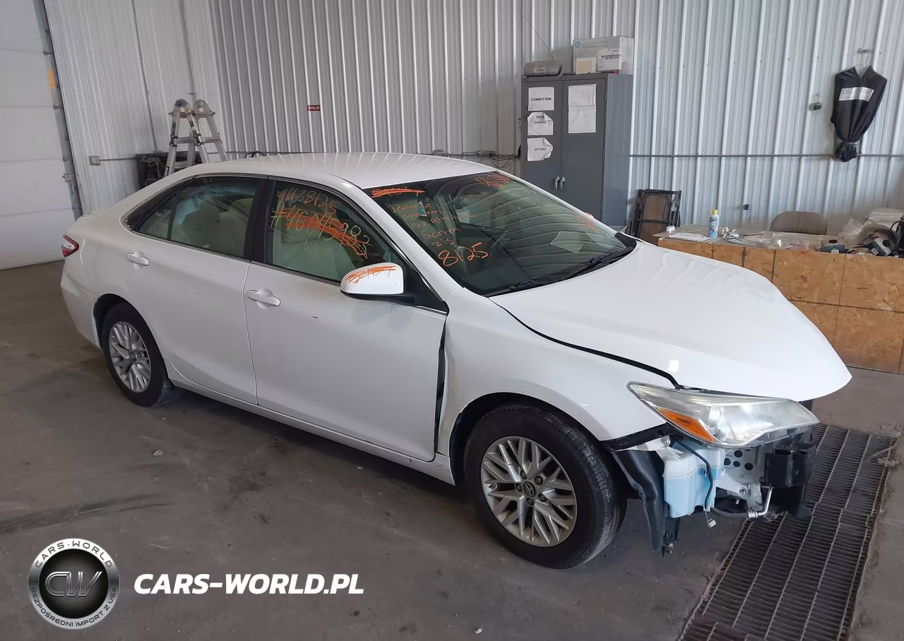 2016 Toyota Camry Le – zdjęcie 1 z 16