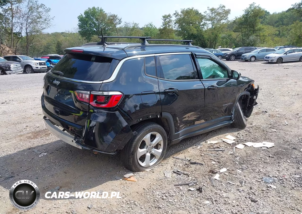 2018 Jeep Compass Latitude VIN:3C4NJDBB9JT484750 - 4