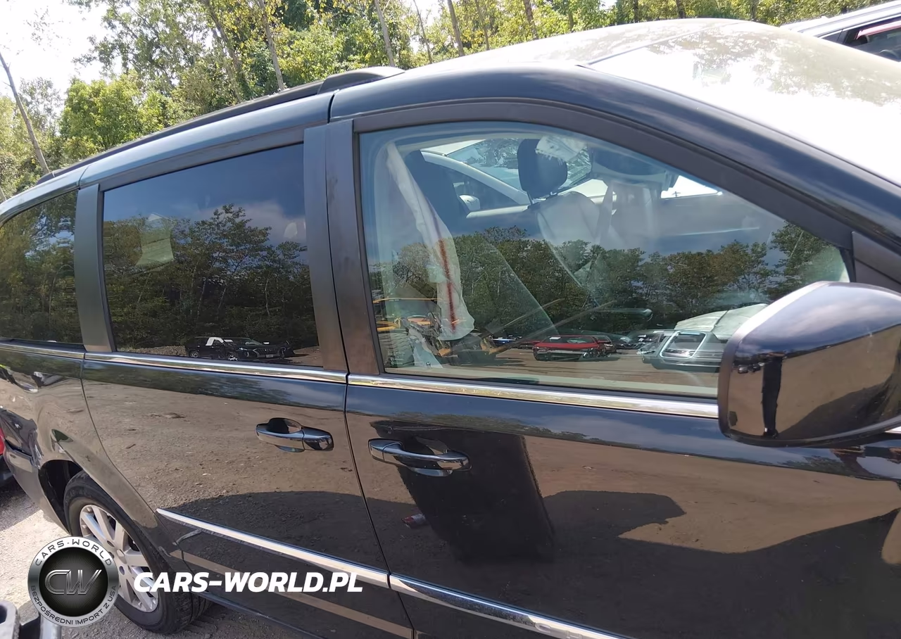 2013 Chrysler Town & Country Touring VIN:2C4RC1BG3DR696492 - 13