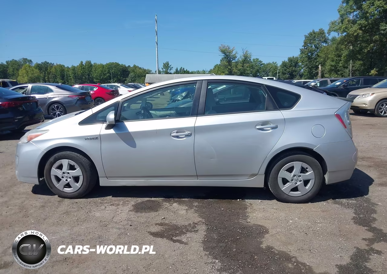 2011 Toyota Prius Three VIN:JTDKN3DU8B0313518 - 14