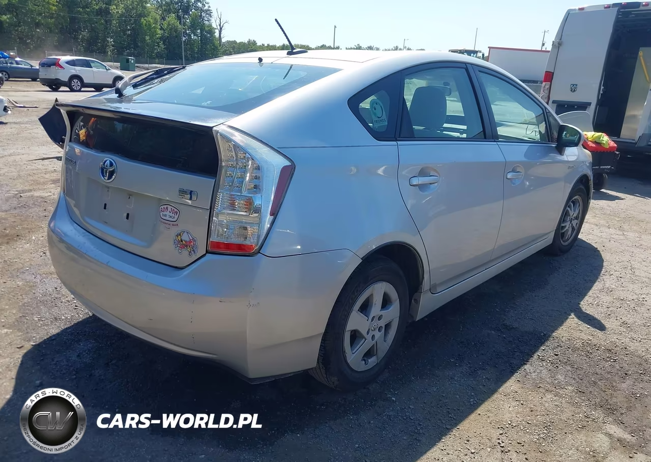 2011 Toyota Prius Three VIN:JTDKN3DU8B0313518 - 4