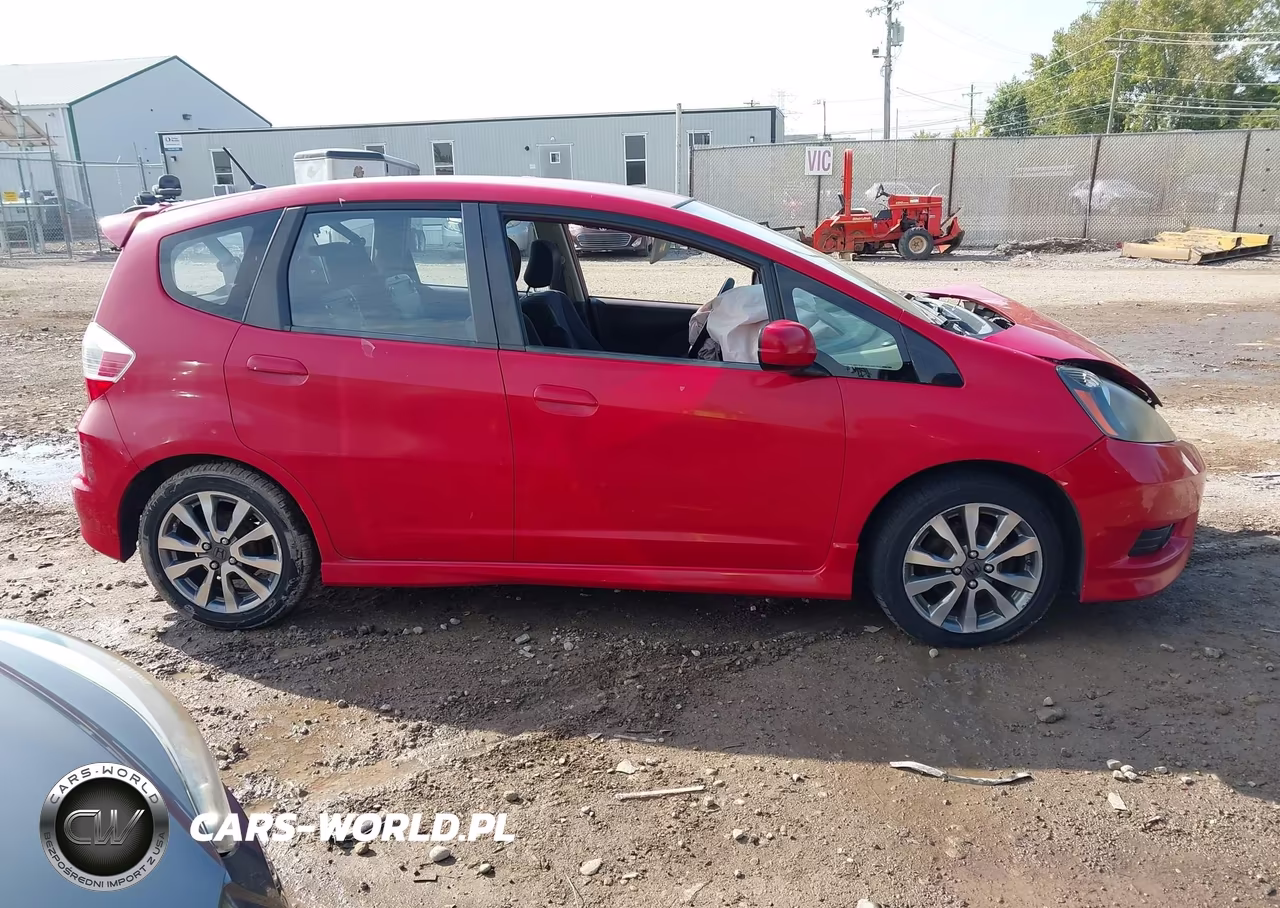 2013 Honda Fit Sport VIN:JHMGE8H51DC042436 - 13