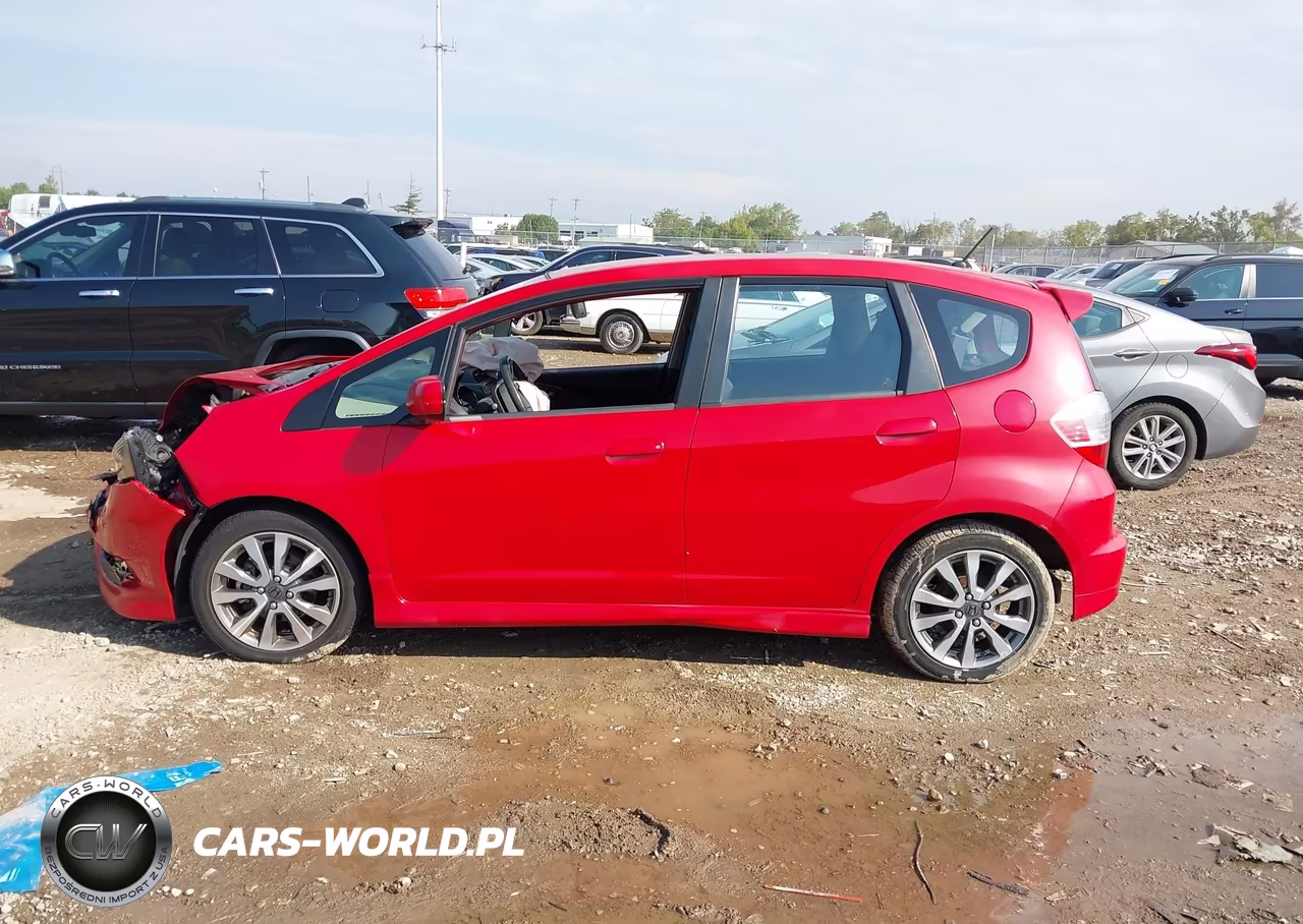 2013 Honda Fit Sport VIN:JHMGE8H51DC042436 - 14