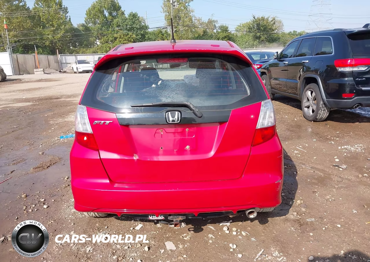2013 Honda Fit Sport VIN:JHMGE8H51DC042436 - 16