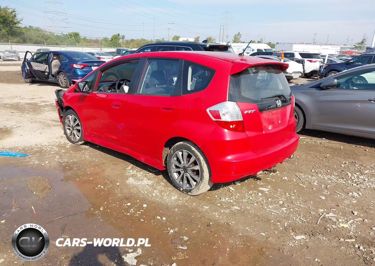 2013 Honda Fit Sport VIN:JHMGE8H51DC042436 - 3