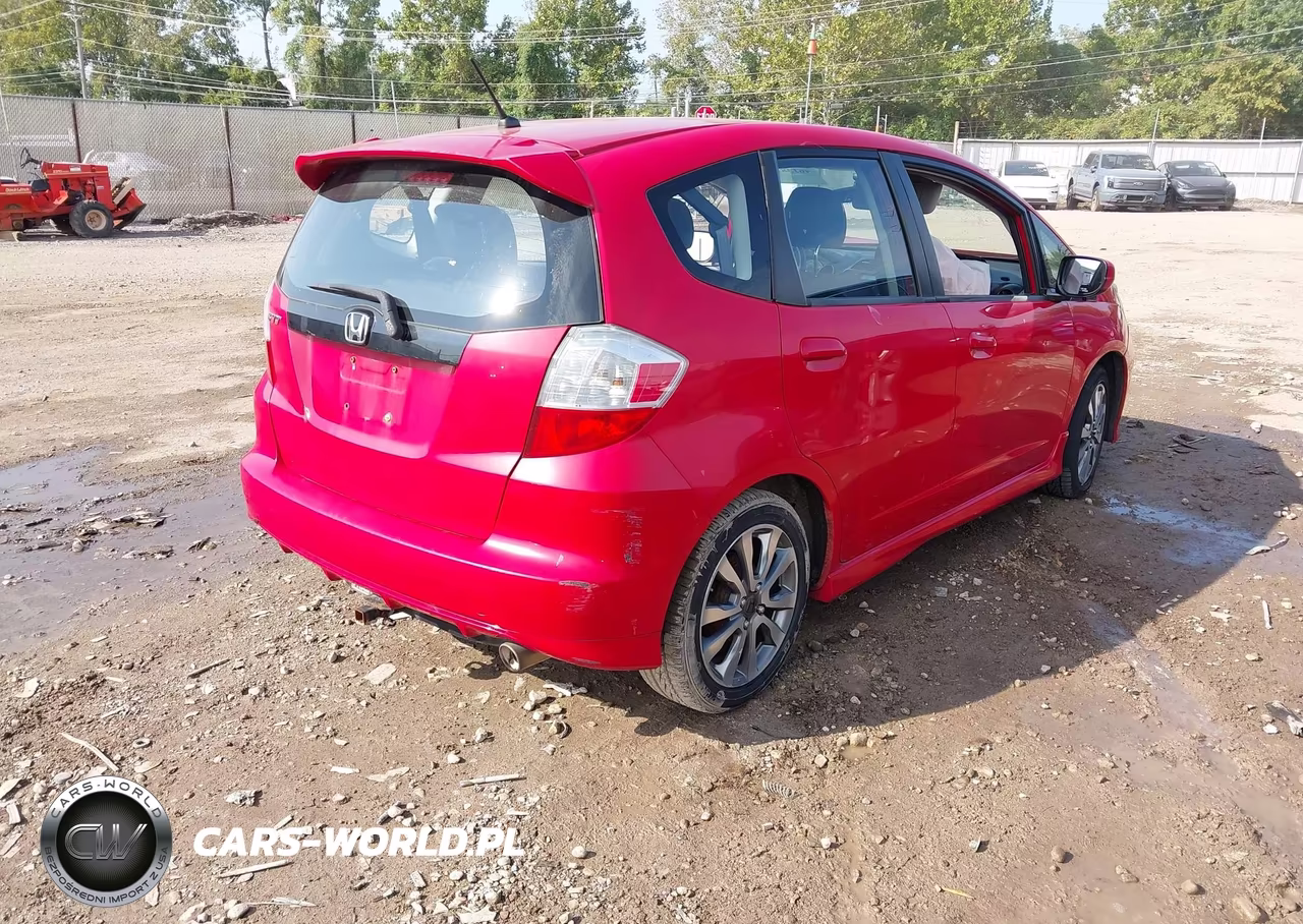 2013 Honda Fit Sport VIN:JHMGE8H51DC042436 - 4