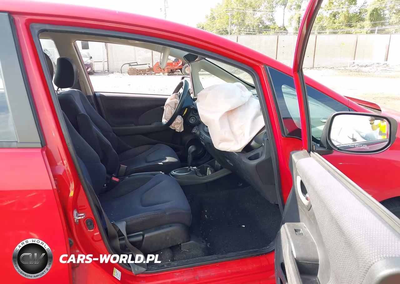 2013 Honda Fit Sport VIN:JHMGE8H51DC042436 - 5