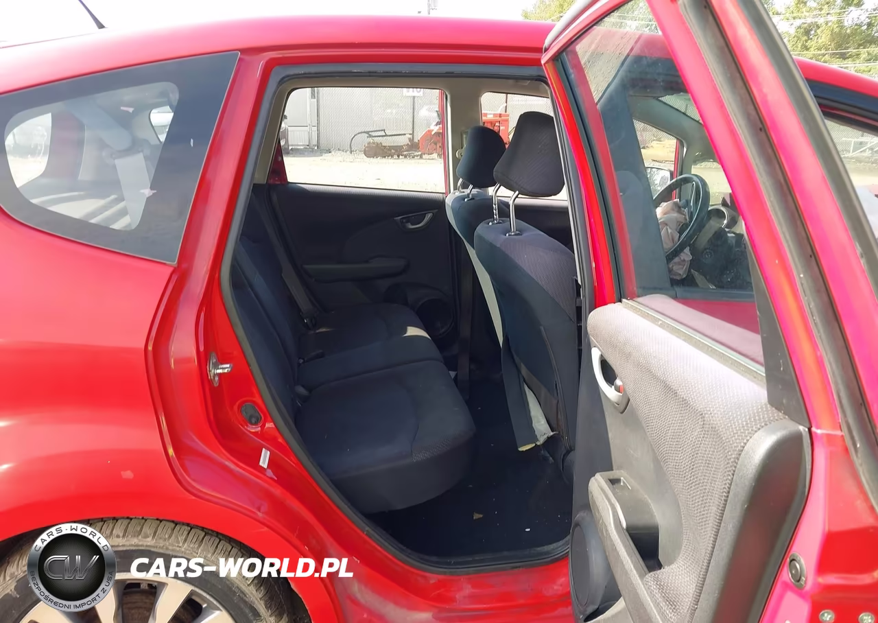 2013 Honda Fit Sport VIN:JHMGE8H51DC042436 - 8
