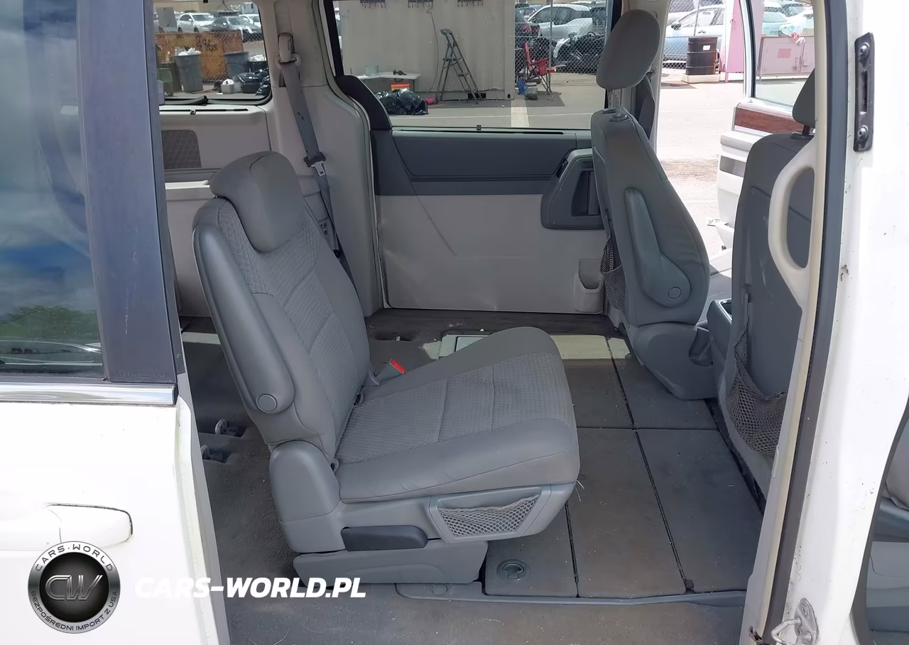 2010 Chrysler Town & Country Touring VIN:2A4RR5D1XAR136540 - 8
