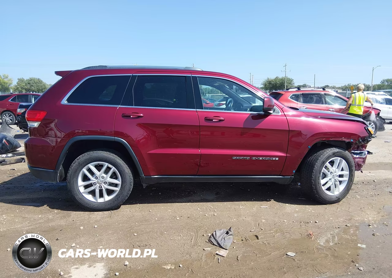 2017 Jeep Grand Cherokee Laredo 4X4 VIN:1C4RJFAG1HC882177 - 13
