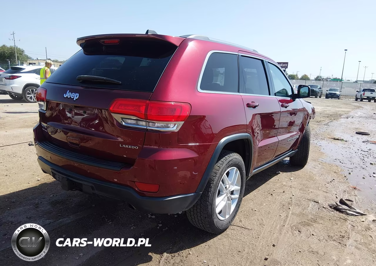 2017 Jeep Grand Cherokee Laredo 4X4 VIN:1C4RJFAG1HC882177 - 4