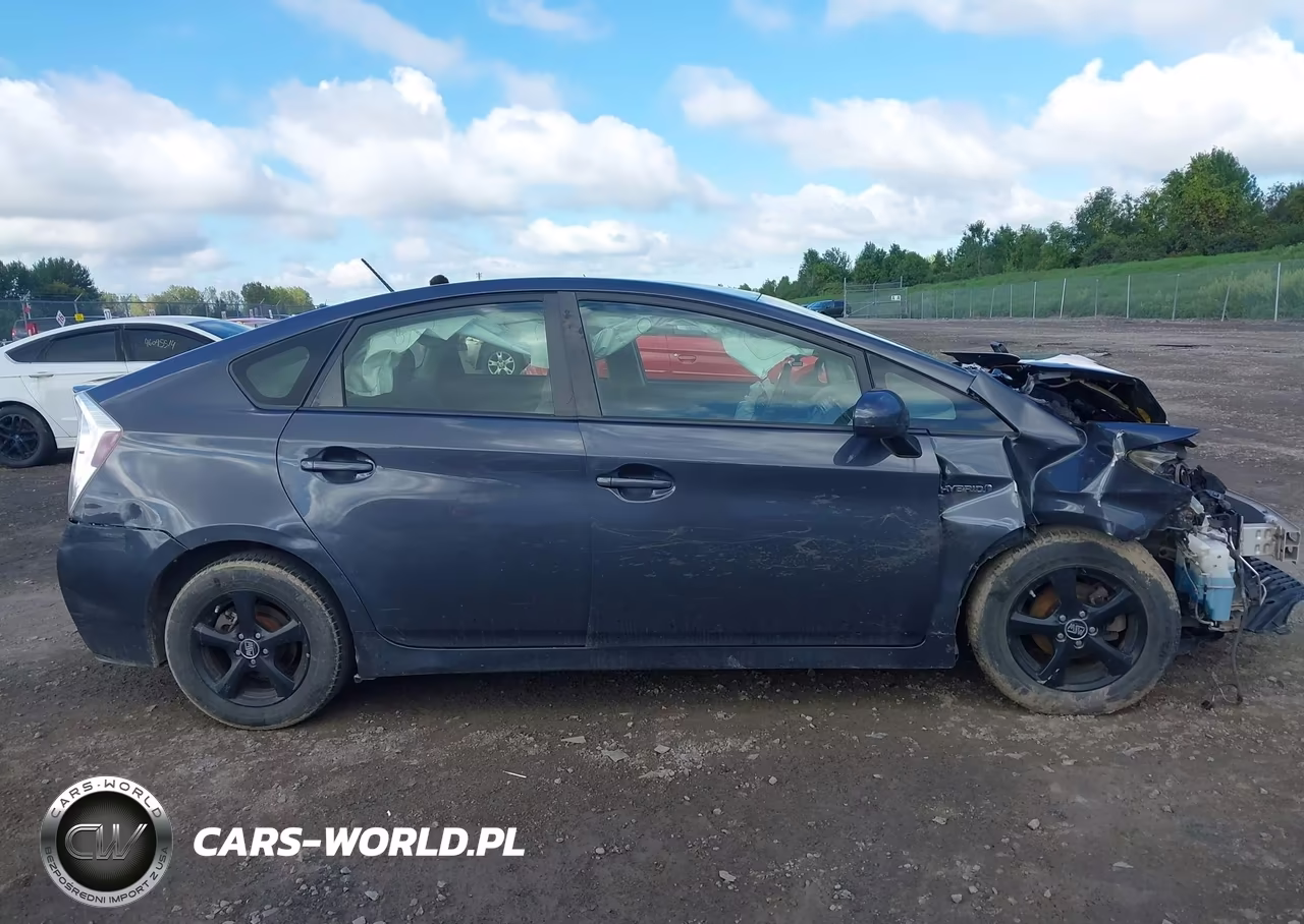 2015 Toyota Prius Two VIN:JTDKN3DU7F1875314 - 14