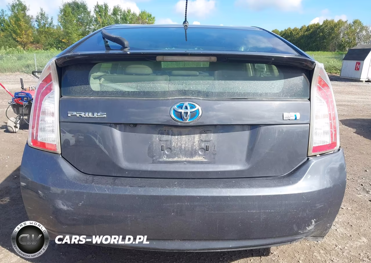 2015 Toyota Prius Two VIN:JTDKN3DU7F1875314 - 17