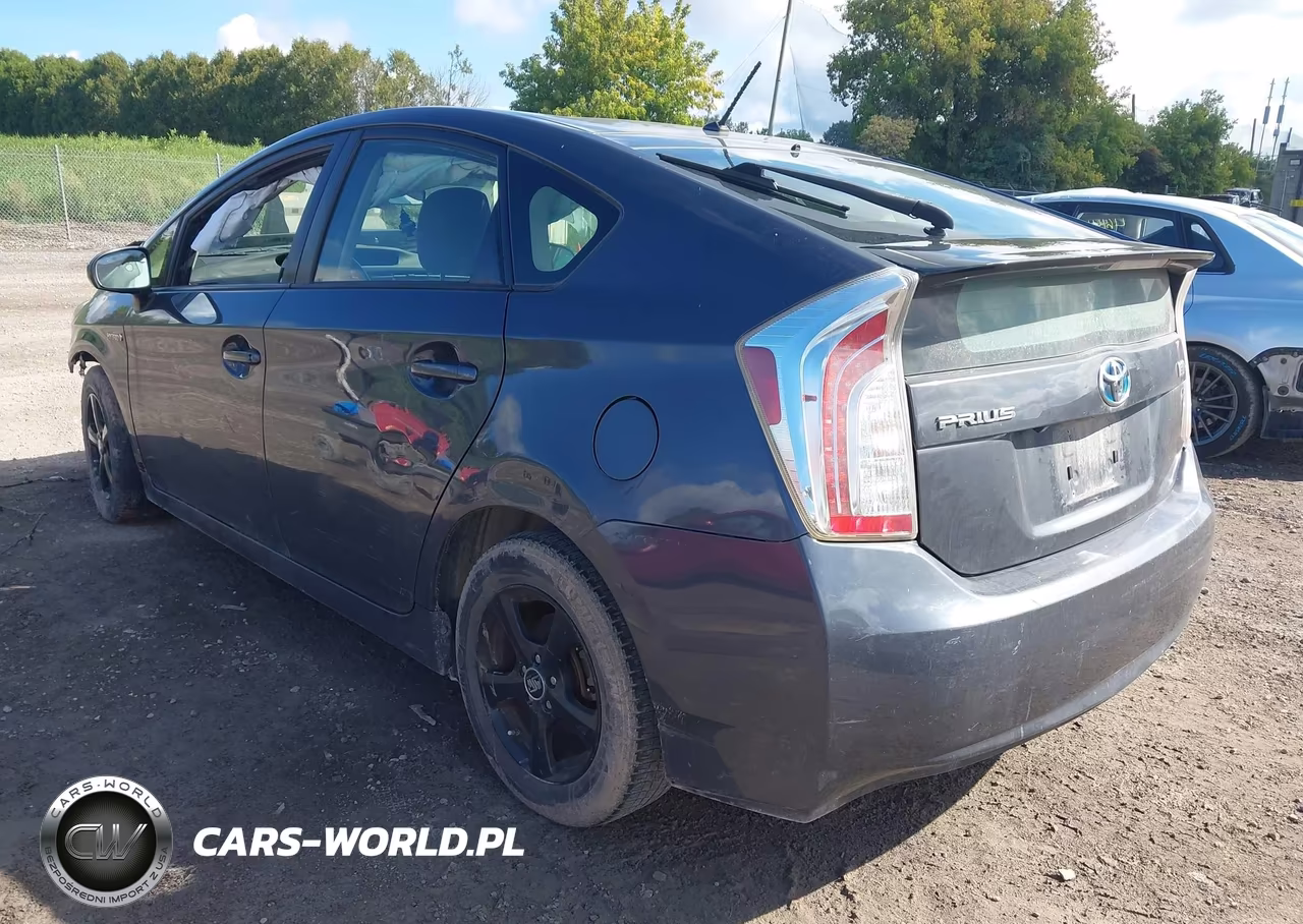 2015 Toyota Prius Two VIN:JTDKN3DU7F1875314 - 3