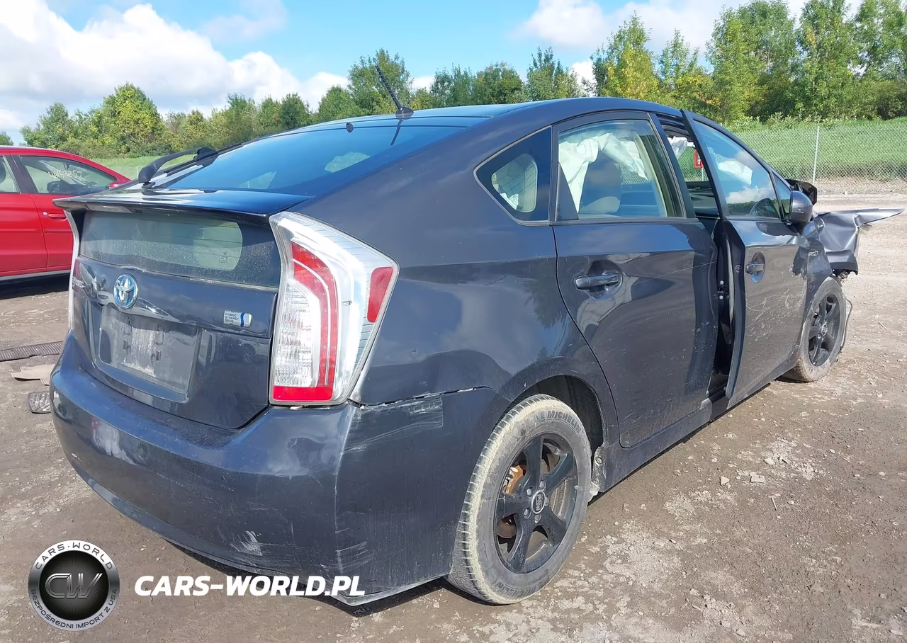 2015 Toyota Prius Two VIN:JTDKN3DU7F1875314 - 4