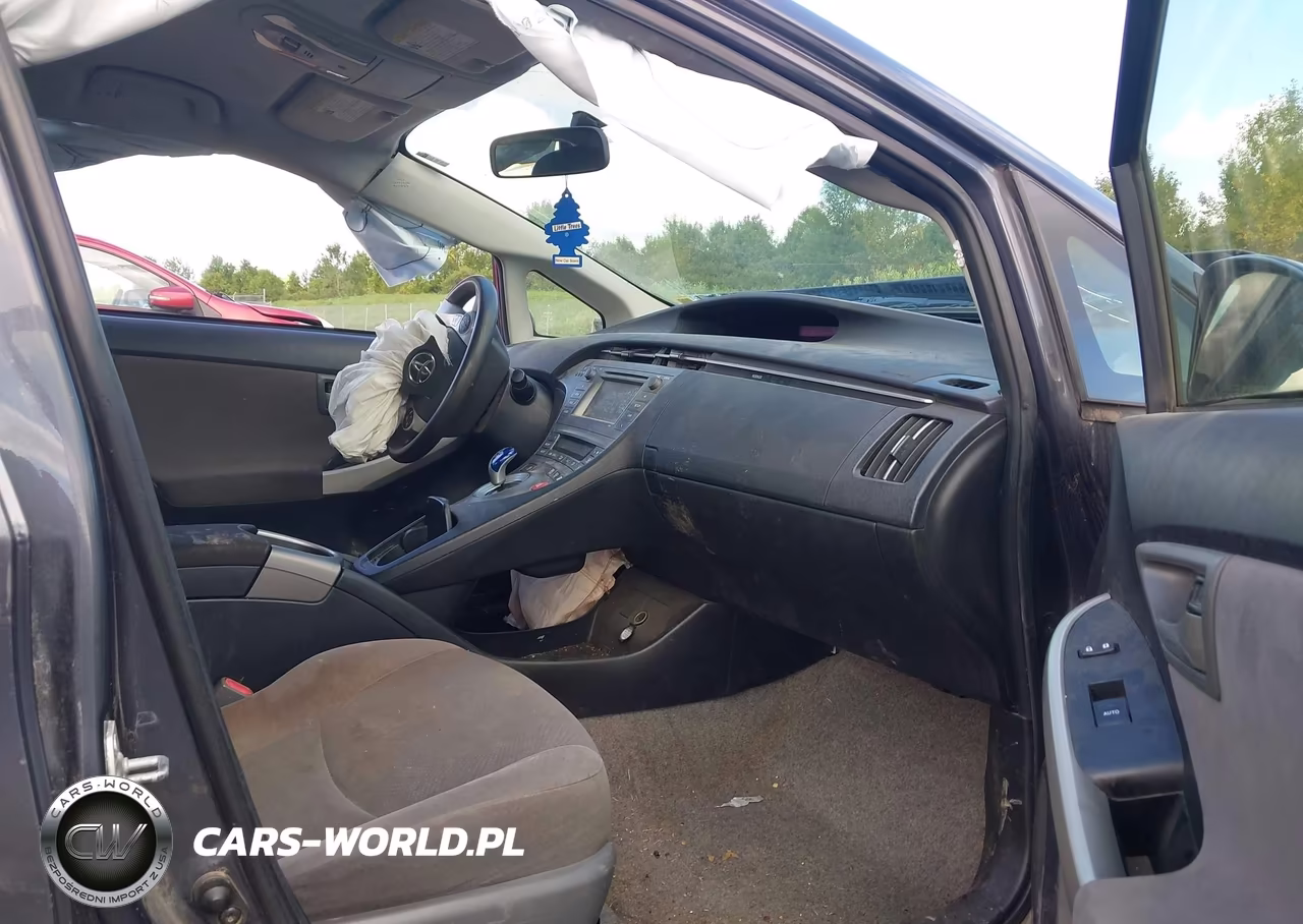 2015 Toyota Prius Two VIN:JTDKN3DU7F1875314 - 5