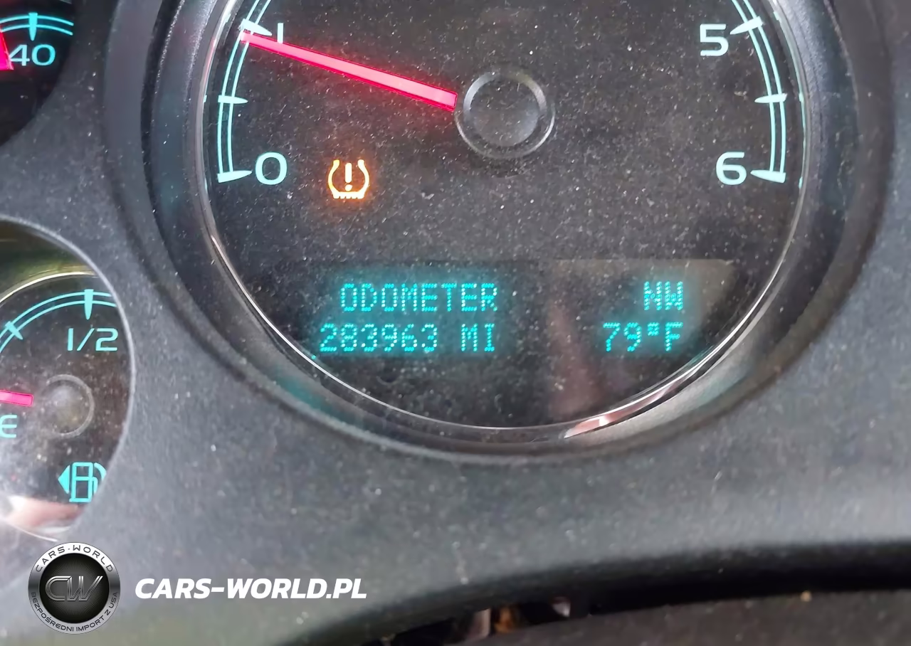 2013 Chevrolet Tahoe Ls VIN:1GNSCAE05DR327467 - 15