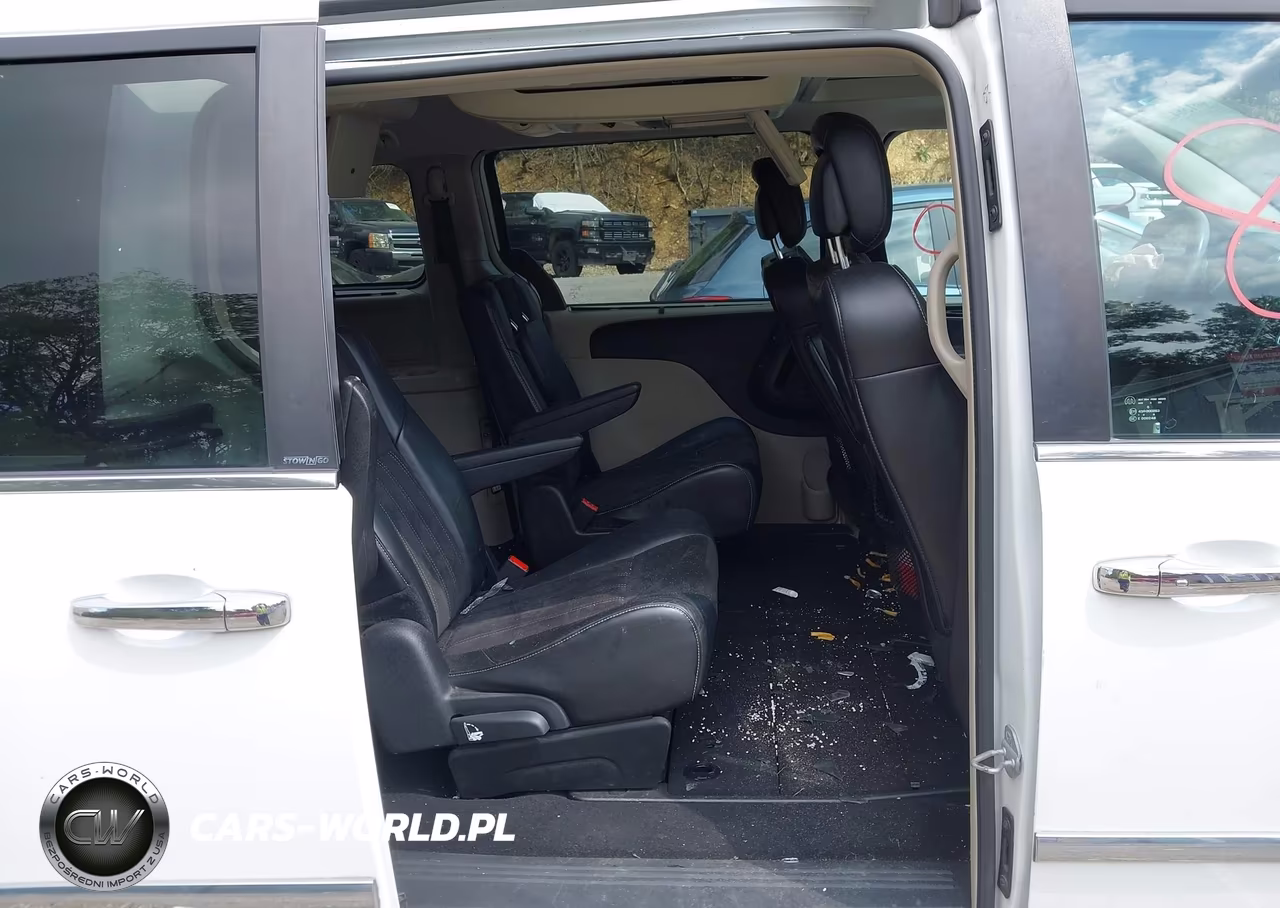 2014 Chrysler Town & Country Touring-L 30Th Anniversary VIN:2C4RC1CG3ER224891 - 8