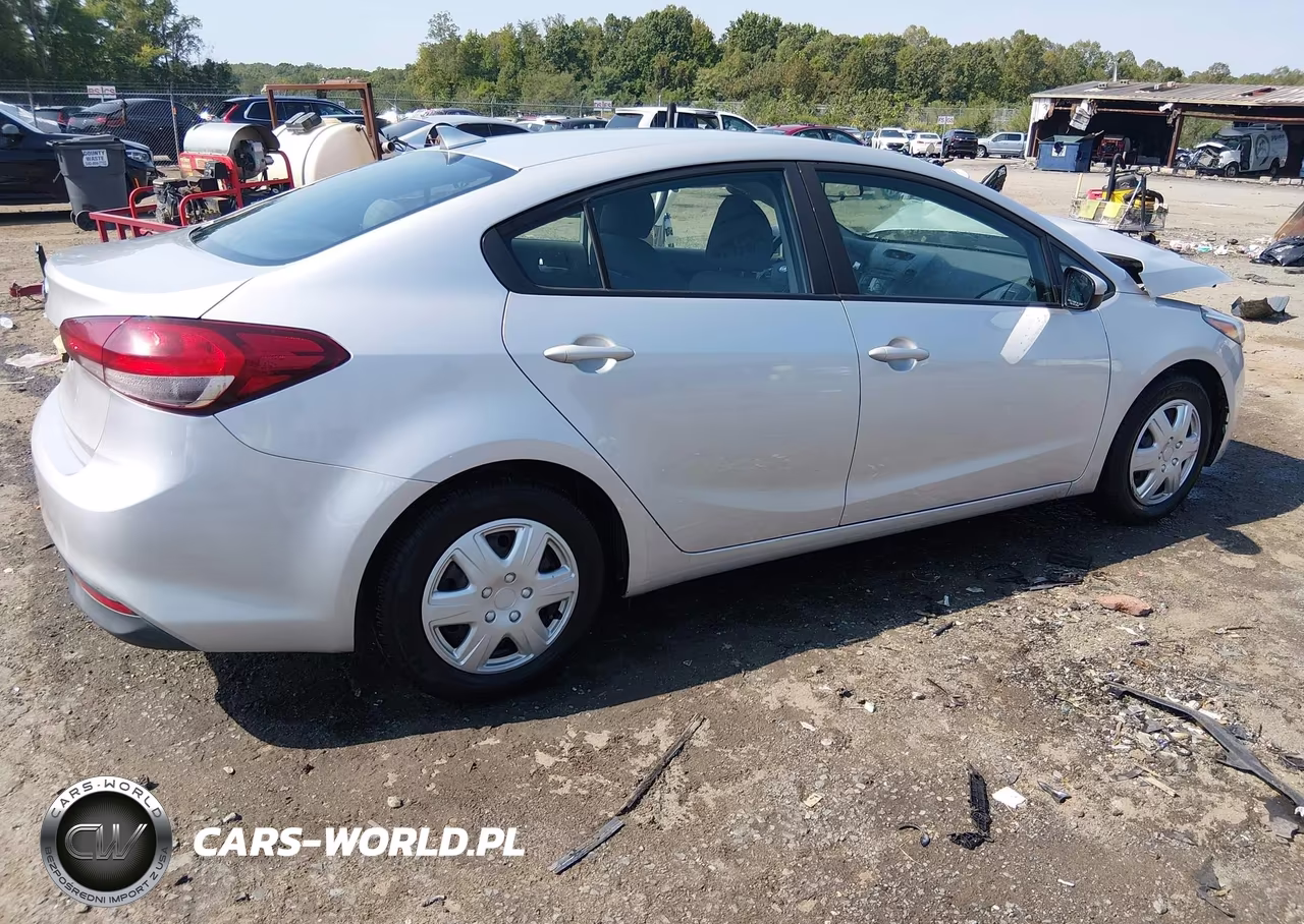 2018 Kia Forte Lx VIN:3KPFK4A72JE270041 - 4