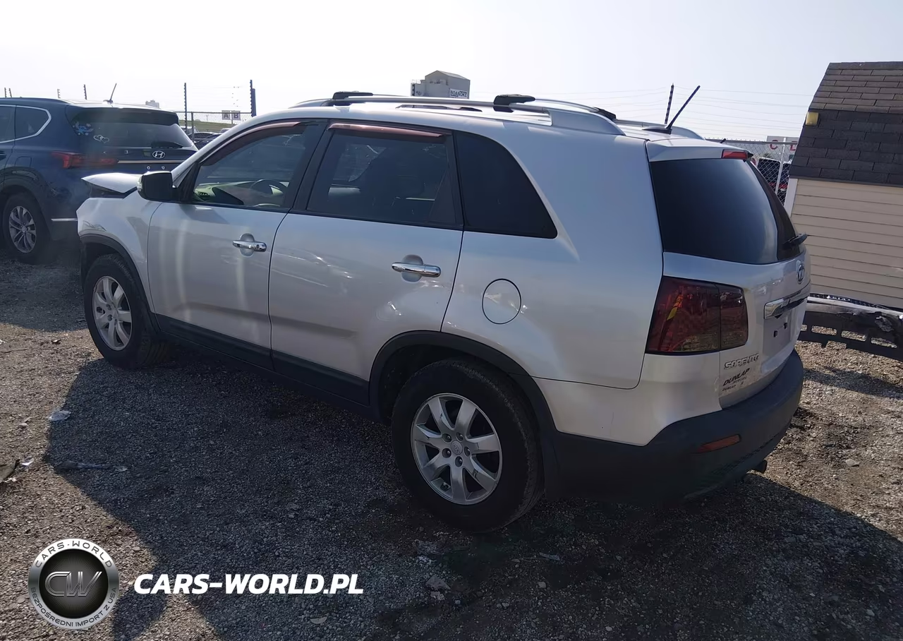 2011 Kia Sorento Lx VIN:5XYKT3A12BG008915 - 3