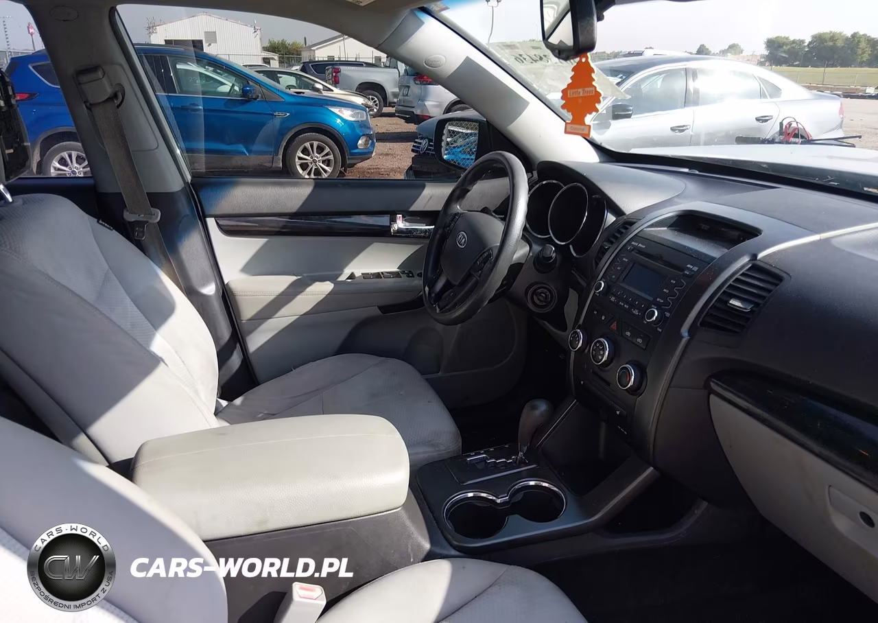 2011 Kia Sorento Lx VIN:5XYKT3A12BG008915 - 5