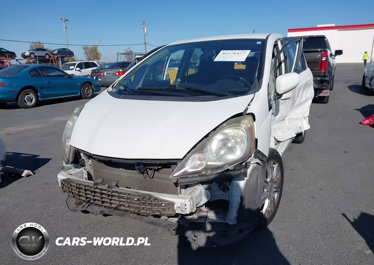 2011 Honda Fit Sport VIN:JHMGE8H50BC012129 - 12
