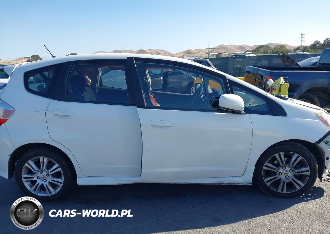 2011 Honda Fit Sport VIN:JHMGE8H50BC012129 - 15