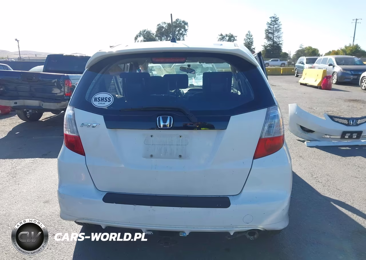 2011 Honda Fit Sport VIN:JHMGE8H50BC012129 - 18