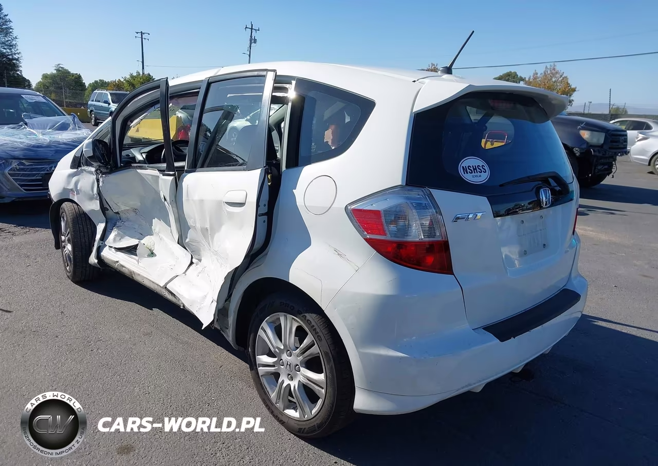 2011 Honda Fit Sport VIN:JHMGE8H50BC012129 - 3