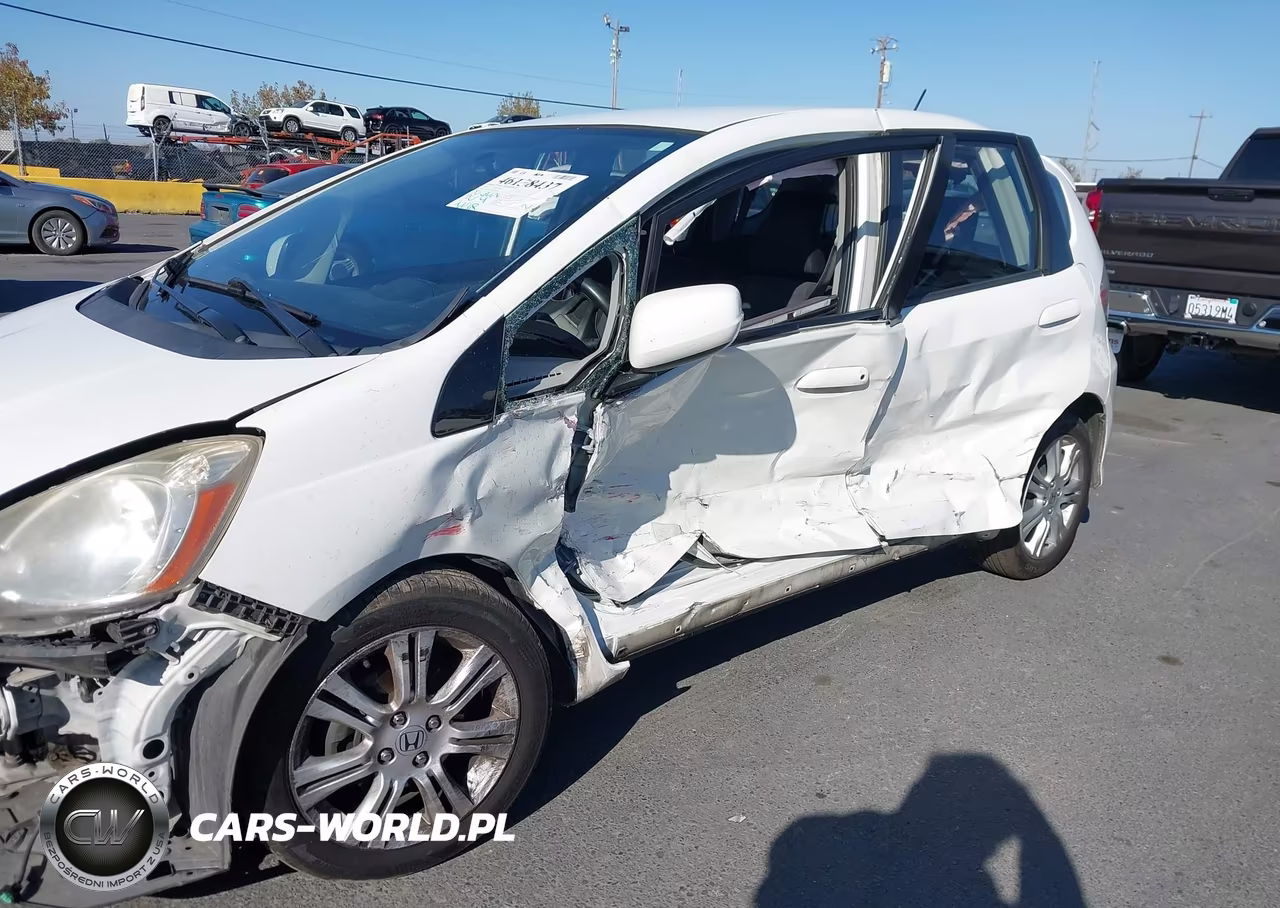 2011 Honda Fit Sport VIN:JHMGE8H50BC012129 - 6