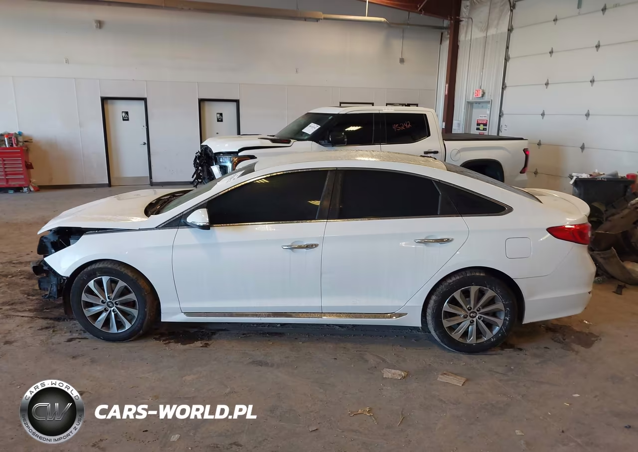 2016 Hyundai Sonata Sport VIN:5NPE34AF0GH333416 - 14