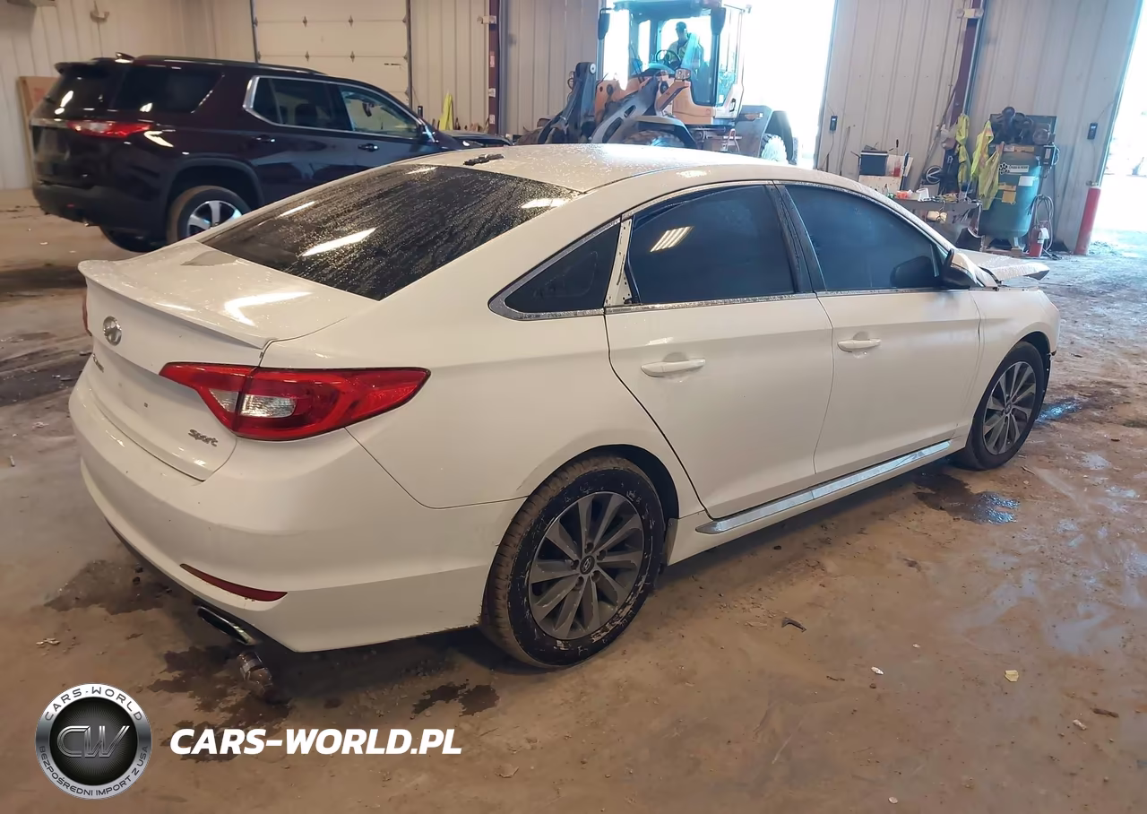 2016 Hyundai Sonata Sport VIN:5NPE34AF0GH333416 - 4