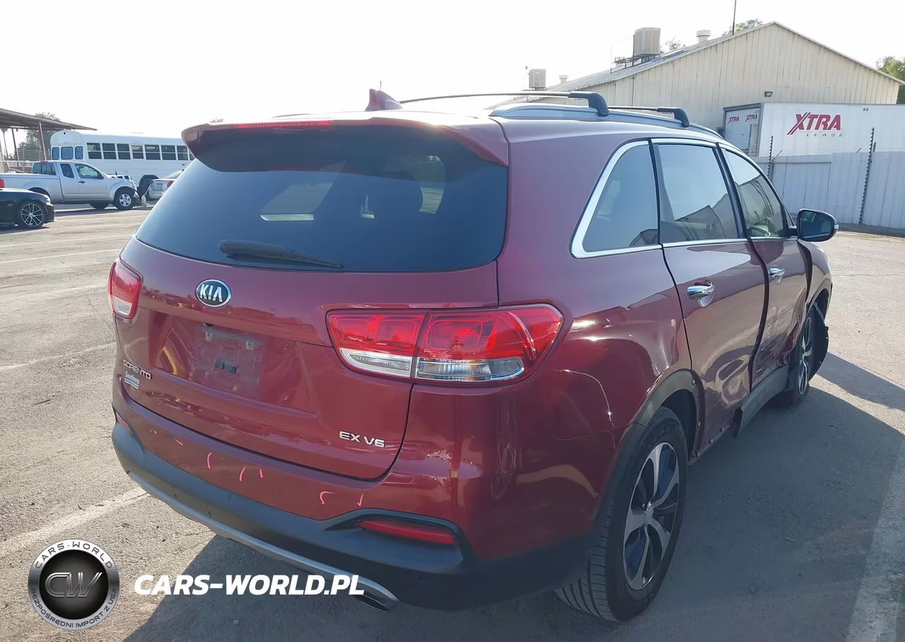 2016 Kia Sorento 3.3L Ex VIN:5XYPH4A5XGG153465 - 4