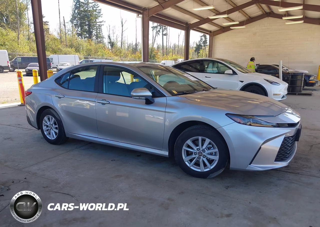 2025 Toyota Camry Le VIN:4T1DBADK3SU009103 - 13